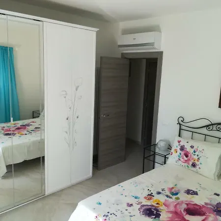 아파트 By The Sea *