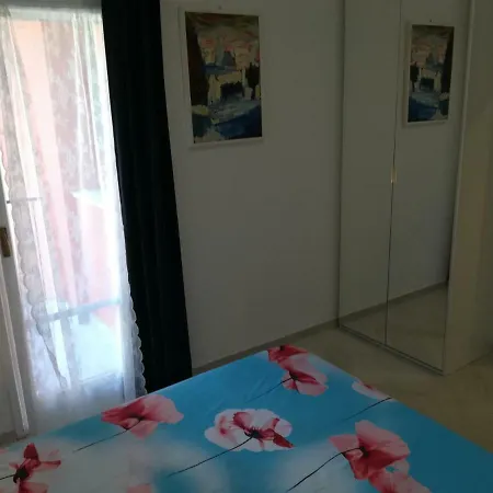 아파트 By The Sea