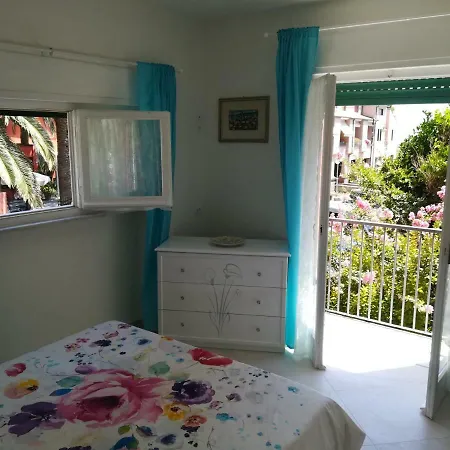 By The Sea 몬테로소 알 마레